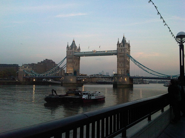Tower Bridge dál